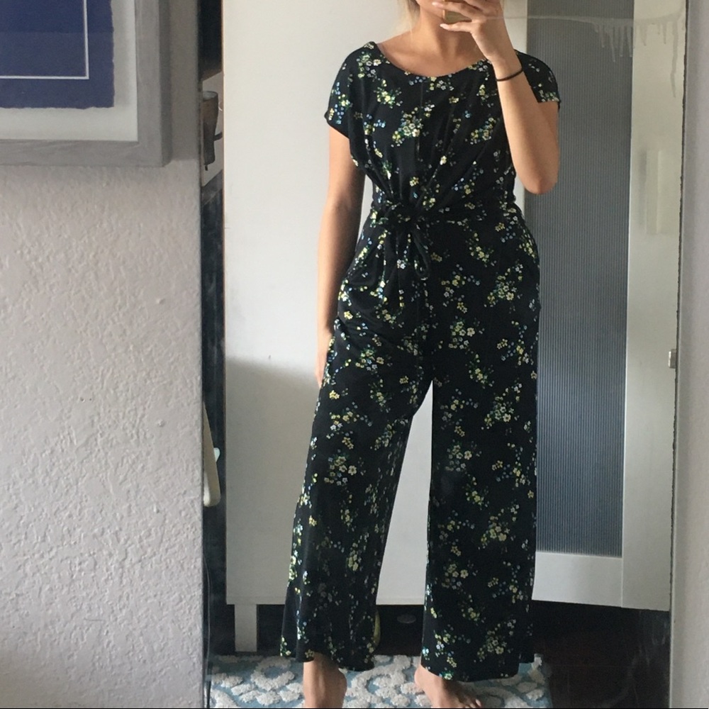 🍁2/$10 Banana Republic black floral jumpsuit